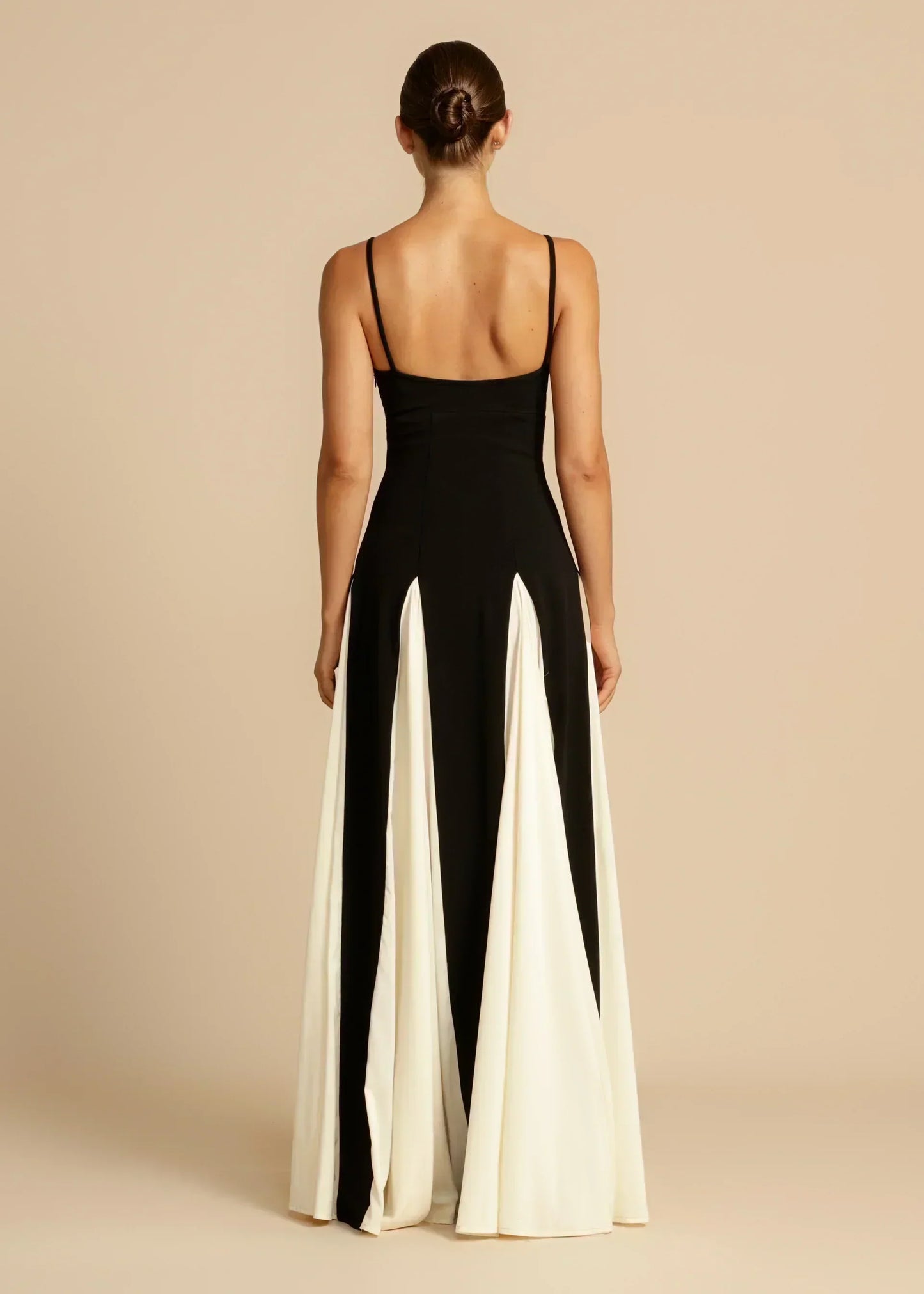 Oshrit™ | Elegante Vestido Maxi con Volantes en Contraste