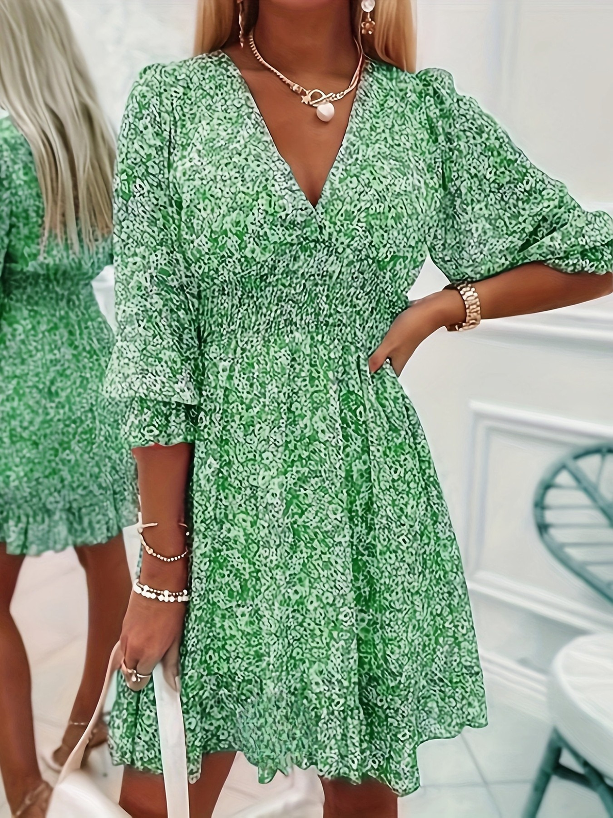 Nissia™ | Vestido Corto de Rayas con Flores