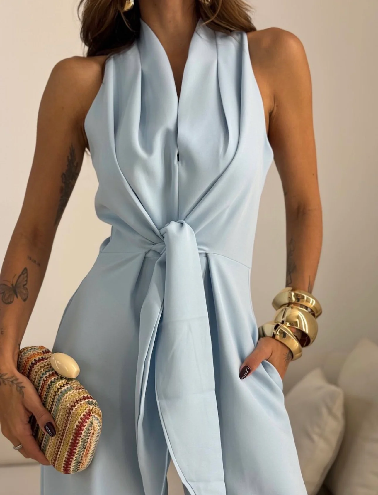 Valentina | Mono Halter con lazo frontal y corte wide-leg palazzo