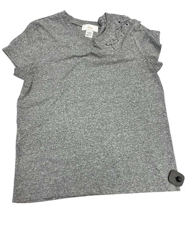 Top Short Sleeve By Braeve In Grey, Size: M