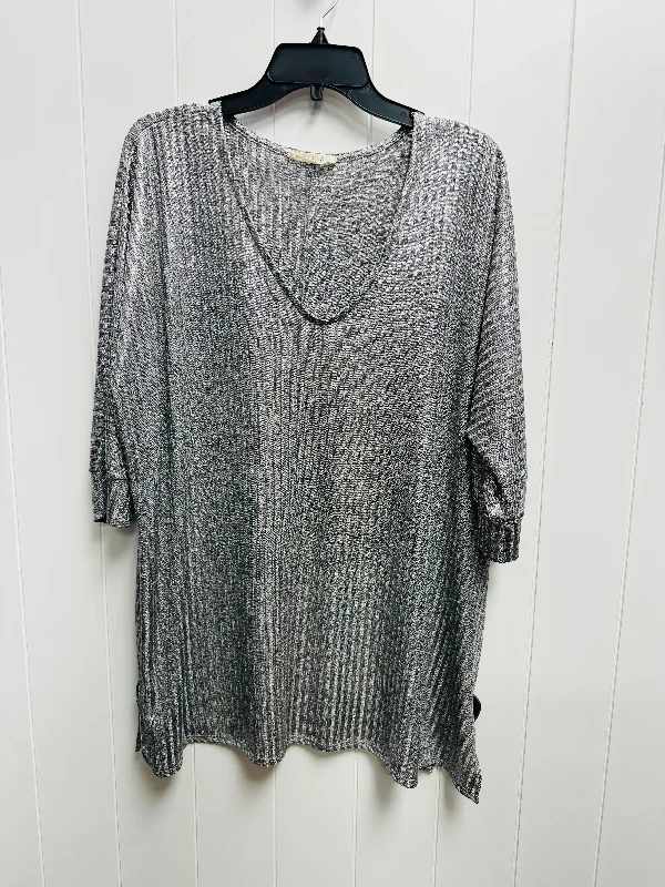 Top Short Sleeve By LOVELY J -  In Silver, Size: Xl